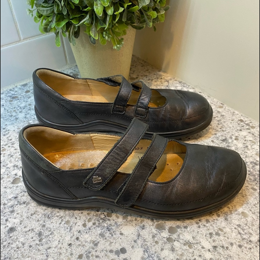Finn Comfort black Mary Jane shoes size 37